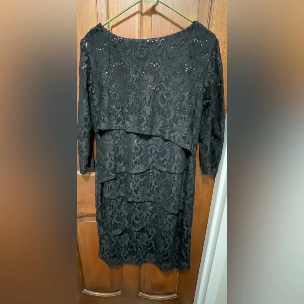 Roni Nicole women’s black Lace,Tiered 3/4 sleeve sequin detail evening dress 14